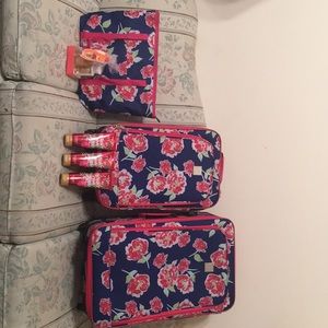New directions luggage floral design 3 piece set